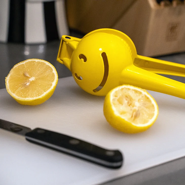 Smile Citrus Squeezer - Image 3